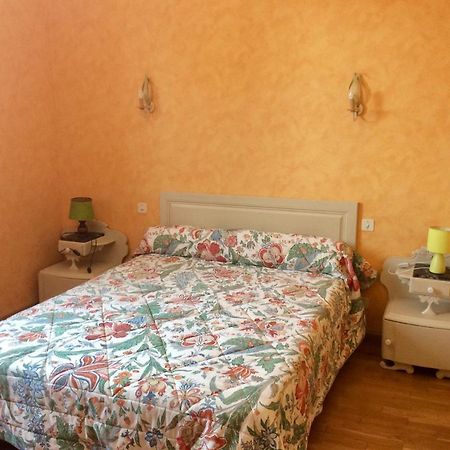 Maison Avec Veranda Proche Du Centre Ville Rignac  Kültér fotó
