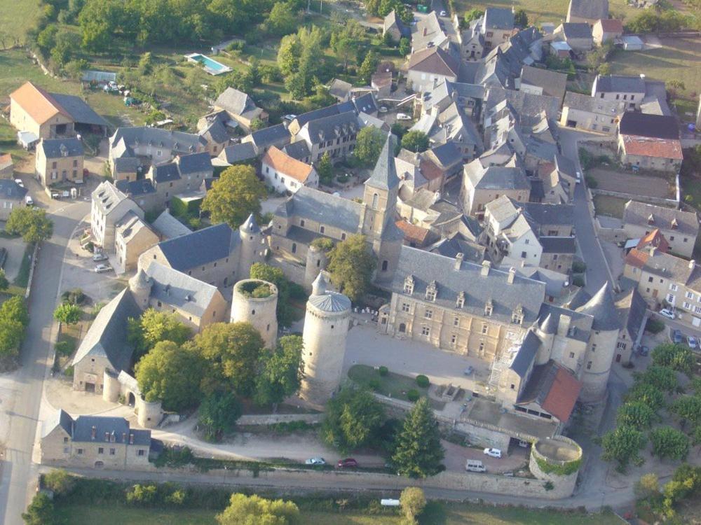 Maison Avec Veranda Proche Du Centre Ville Rignac  Kültér fotó